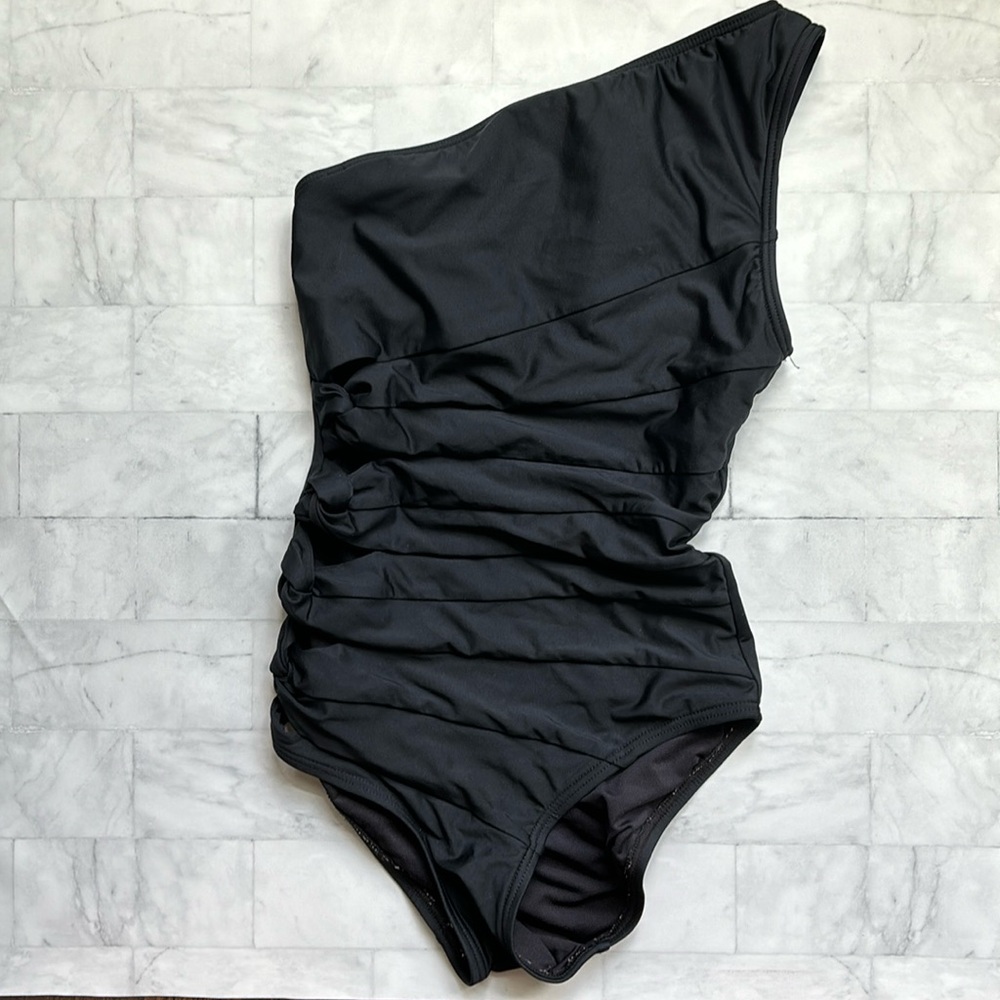 Carmen Marc Valvo Black One Shoulder One Piece Women’s Swimsuit